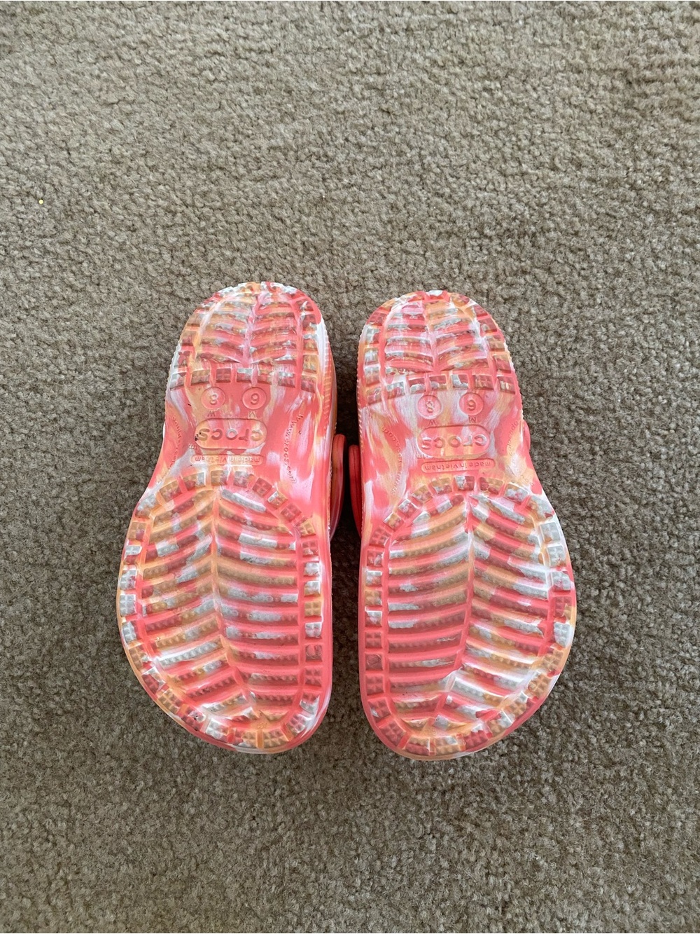 Crocs Classic Marbled Clogs Women’s Size 8 Coral Pink Orange - Picture 2 of 2